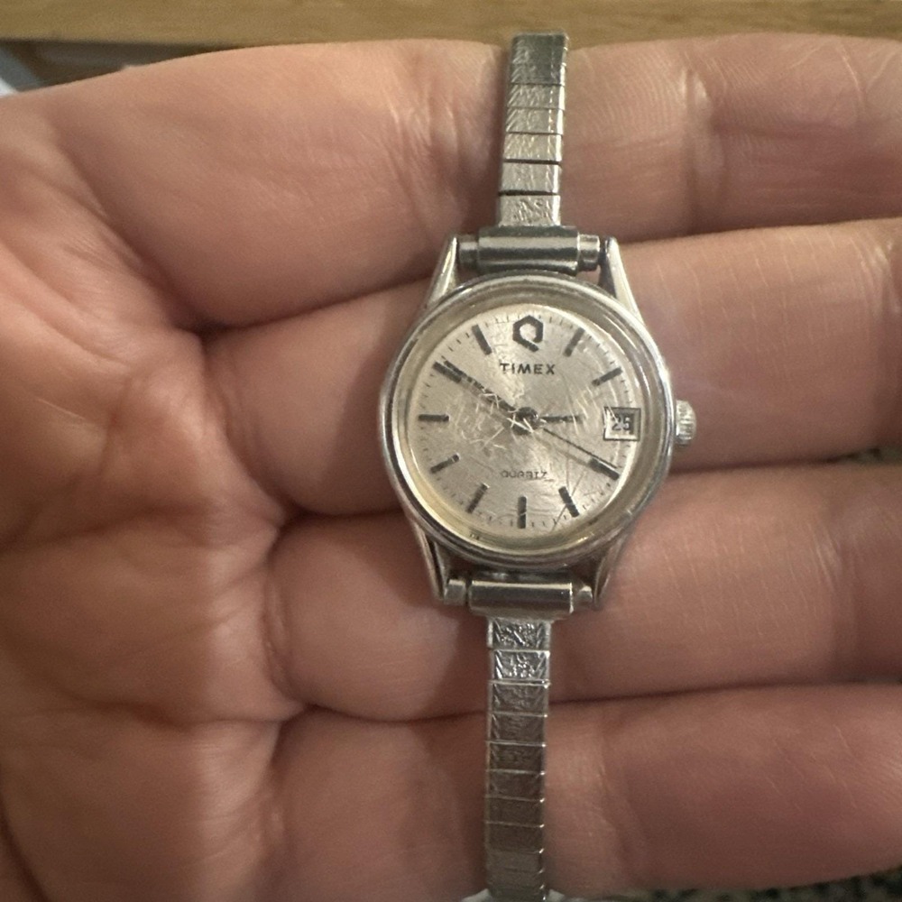 Working TIMEX‎ Quartz Q Silver Quartz Ladies Watch Fit 6.25 22mm New Battery